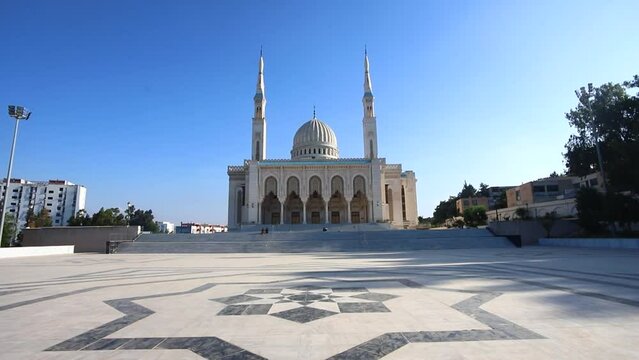 The courtyard of the Emir Abdelkader Mosque, from the outside, Constantine