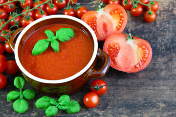  Tomato cream soup with basil
