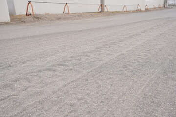 砂の道　轍　模様　人気のない　砂　跡　コピースペース　海岸　海への道