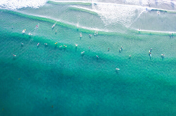 Obraz premium Surfing at Beach