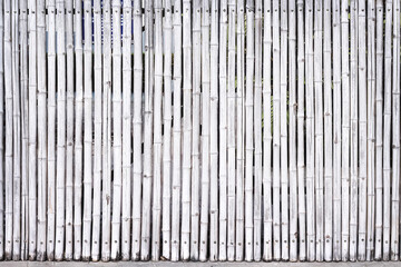 Obraz premium Old bamboo wood fence texture with seamless vertical patterns light white grey background and space