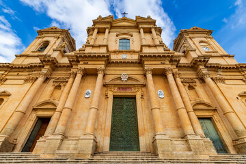 Obraz premium The facade of the Noto Cathedral is a masterpiece of the Sicilian Baroque and a significant landmark.