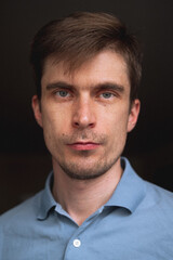 Obraz premium Women's hands holding a cup of drink.