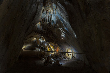 Kaiserhalle der Dechenhöhle in Iserlohn die schönste Tropfsteinhöhle in Deutschland - obrazy, fototapety, plakaty