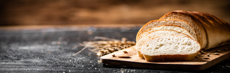 Slices of bread on a cutting board with spikelets. 