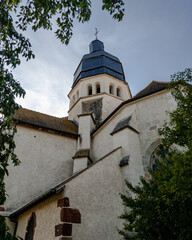 Fototapeta na wymiar Eglise Saint-Victor dans l'Allier, Auvergne-Rhône-Alpes, France 