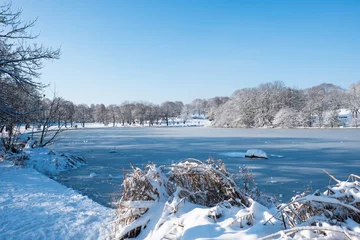 Westpark München im Winter mit Schnee und Westsee © Rockafox