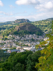 Fototapeta na wymiar Vue panoramique sur Murat dans le Cantal