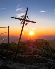 Coucher de soleil depuis la croix au sommet du Puy Mary 