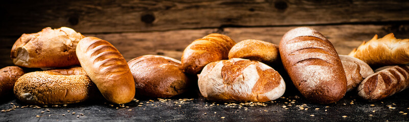 Different types of freshly baked bread. 