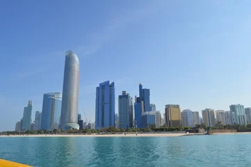 Foto op Plexiglas Abu Dhabi city skyline along Corniche beach taken from a boat © shams Faraz Amir