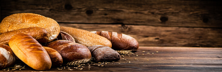 Different kinds of delicious bread. 