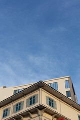 The corner of the building that sees the beautiful sky at Chinatown