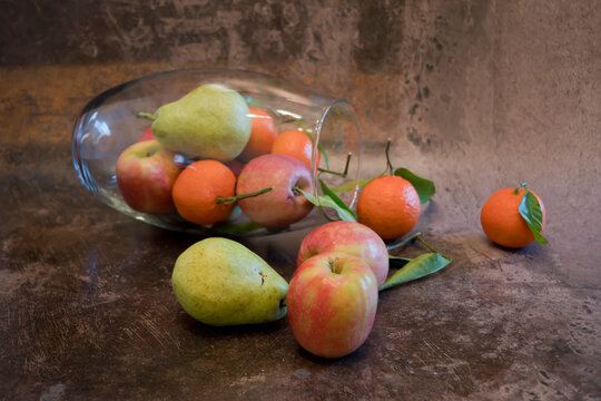 Fruta fresca: manzanas rojas, peras y mandarinas