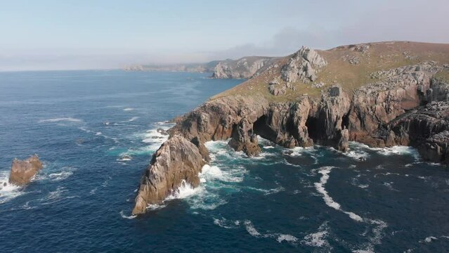 Vue a&eacute;rienne pointe de Br&eacute;zellec dans la Baie de Douarnenez en Bretagne