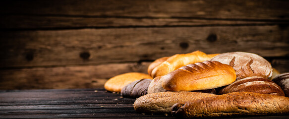 Different types of freshly baked bread. 