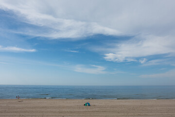 Fototapeta na wymiar plaża latem nad morzem bałtyckim