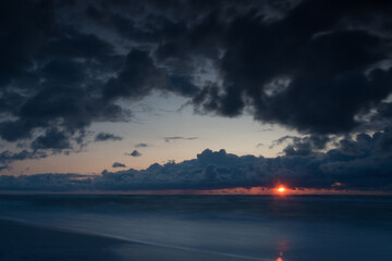 zachód słońca nad morzem bałtyckim