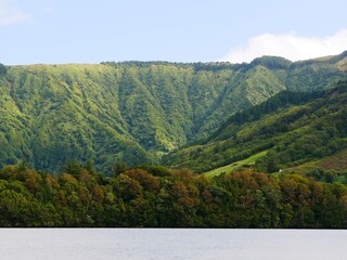 Obraz premium Caldeira du lac bleu site de Sete Cidades sur l'île de Sao Miguel Archipel des Açores, Portugal. Europe