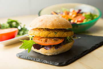 Vegetarian burger made with a mixture of vegetables and products such as tofu or seitan.