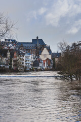 Fluß der Lahn mit leichtem Hochwasser, Weidenhausen