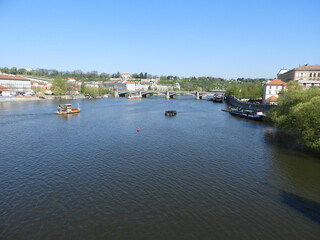 Río Moldava en Praga, República Checa