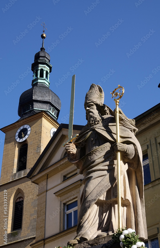 Wall mural kiliansbrunnen und evangelische stadtkirche in kitzingen