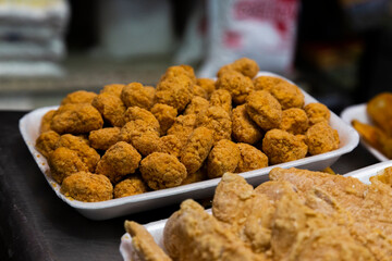 Comida rápida congelada lista para calentar y comer, papas a la francesa, Nuggets,  papas con...