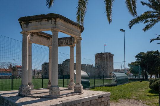 Marmont's Gloriet Monument with Kamerlengo Castle in the distance, Trogir, Croatia