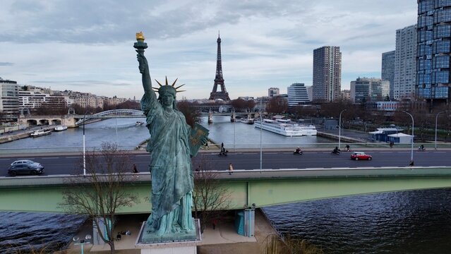 Drone photo Statue de la Liberté Paris France europe