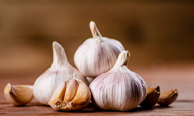 Cloves of fresh garlic on the table.