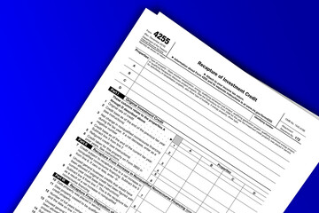 Obraz premium Form 4255 documentation published IRS USA 01.27.2017. American tax document on colored