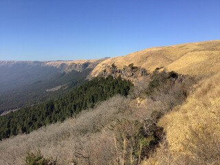 Fototapeta premium Landscape of the outer rim of the Mount Aso caldera in Kumamoto, Japan