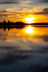 Obraz premium vertical sunset over the lake