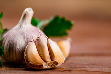 Cloves of fresh garlic with parsley. 