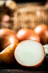 Half and whole onions on the table. 