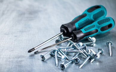 Screwdrivers with self-tapping screws on the table.