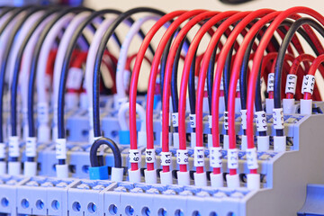 Electrical terminals with connected mounting wires marked with parameters.