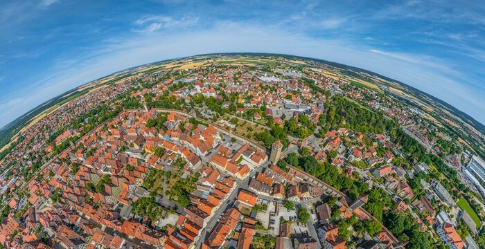 Rothenburg ob der Tauber im Luftbild, die nordöstliche Altstadt mit Stadtmauer, Galgentor, Thomasturm, Rödertor