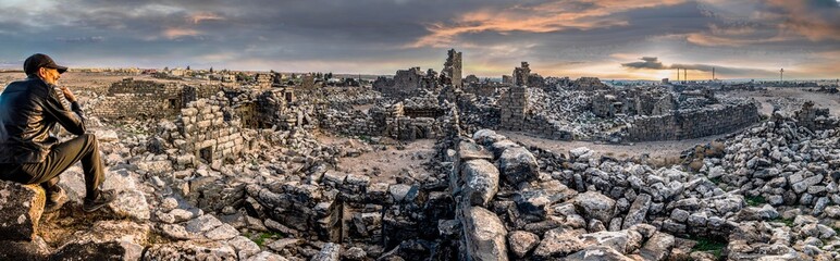 قلعة وحصون وآثار مدينة ام الجمال التاريخية –...