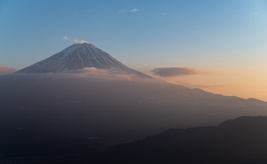 夕暮れの富士山