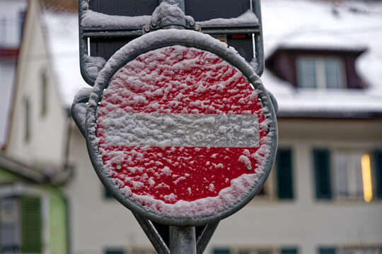 Snow covered no entry road sign at City of Zürich on a snowy winter day. Photo taken December 16th, 2022, Zurich, Switzerland.