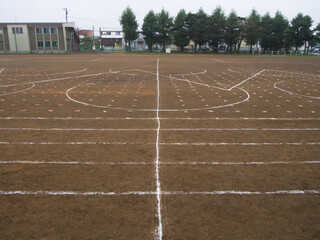 白線がひかれたグランド