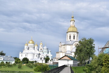 Fototapeta na wymiar Trinity Cathedral in Holy Trinity Seraphim-Diveevo Convent, Diveevo, Russia