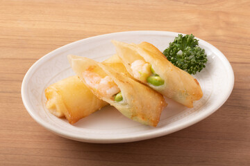 海老と枝豆入りチーズ春巻き