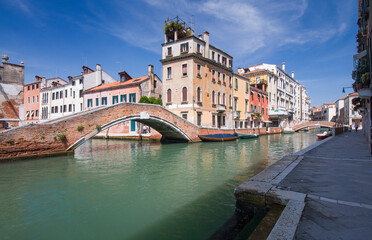 Fototapeta na wymiar City view on a clear day Venice,Italy.