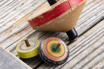 古い木製のコマ