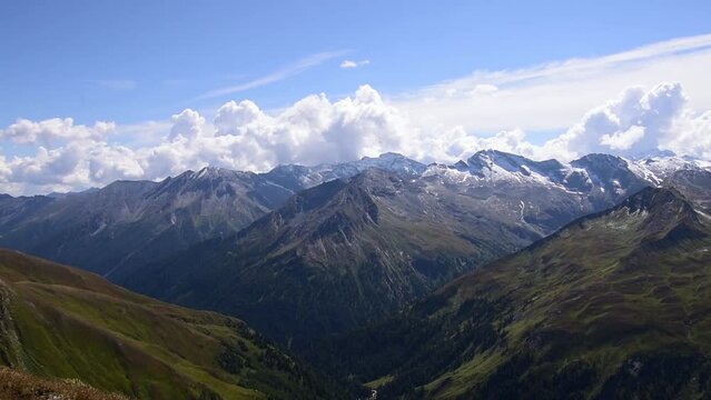 Panorama am Wei&szlig;eck mit Blick auf Ankogel-Gruppe und Hohe Tauern, Lungau, Salzburg
