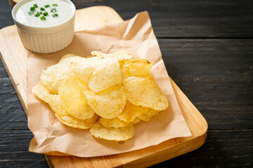 potato chips with sour cream