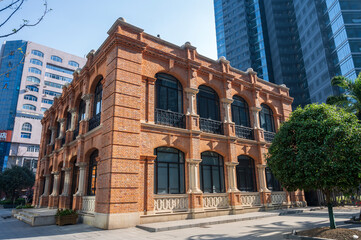 Obraz premium Old buildings with red brick walls on the streets of Shanghai, China